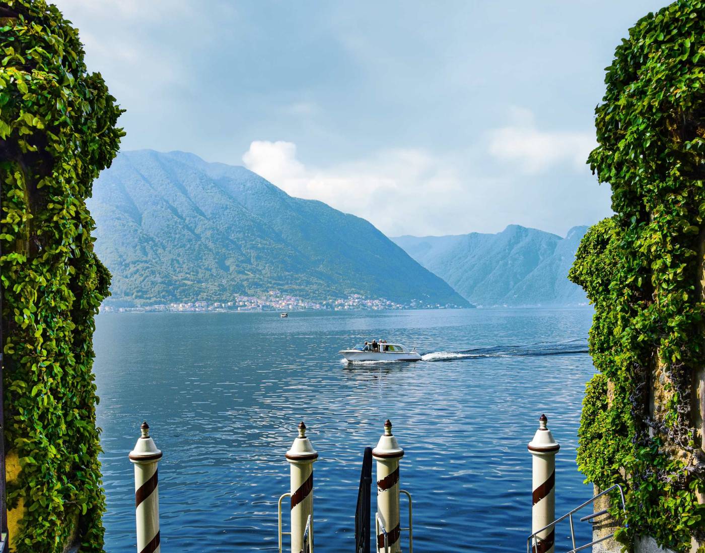 Villa-Clementina-boutique-hotel-lake-como-boat-trip