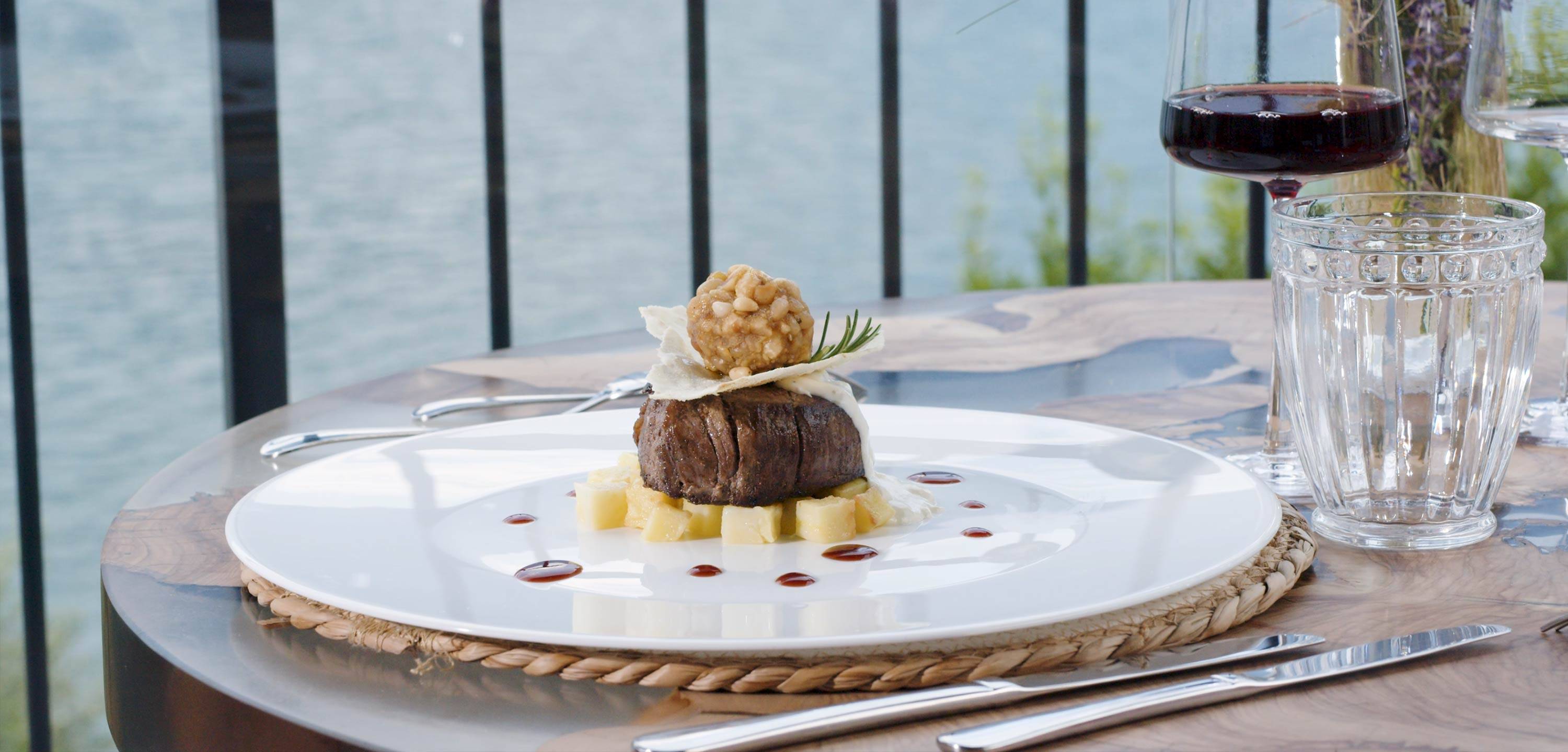 Villa-Clementina-boutique-hotel-lake-como-view-relax-pool-restaurant-food-parallax2